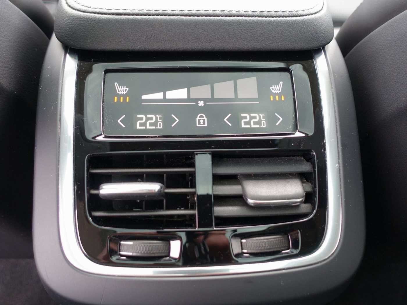 Volvo  Ultra T8 AWD Plug-In 360°/PANO/B&W/HUD/BLIS