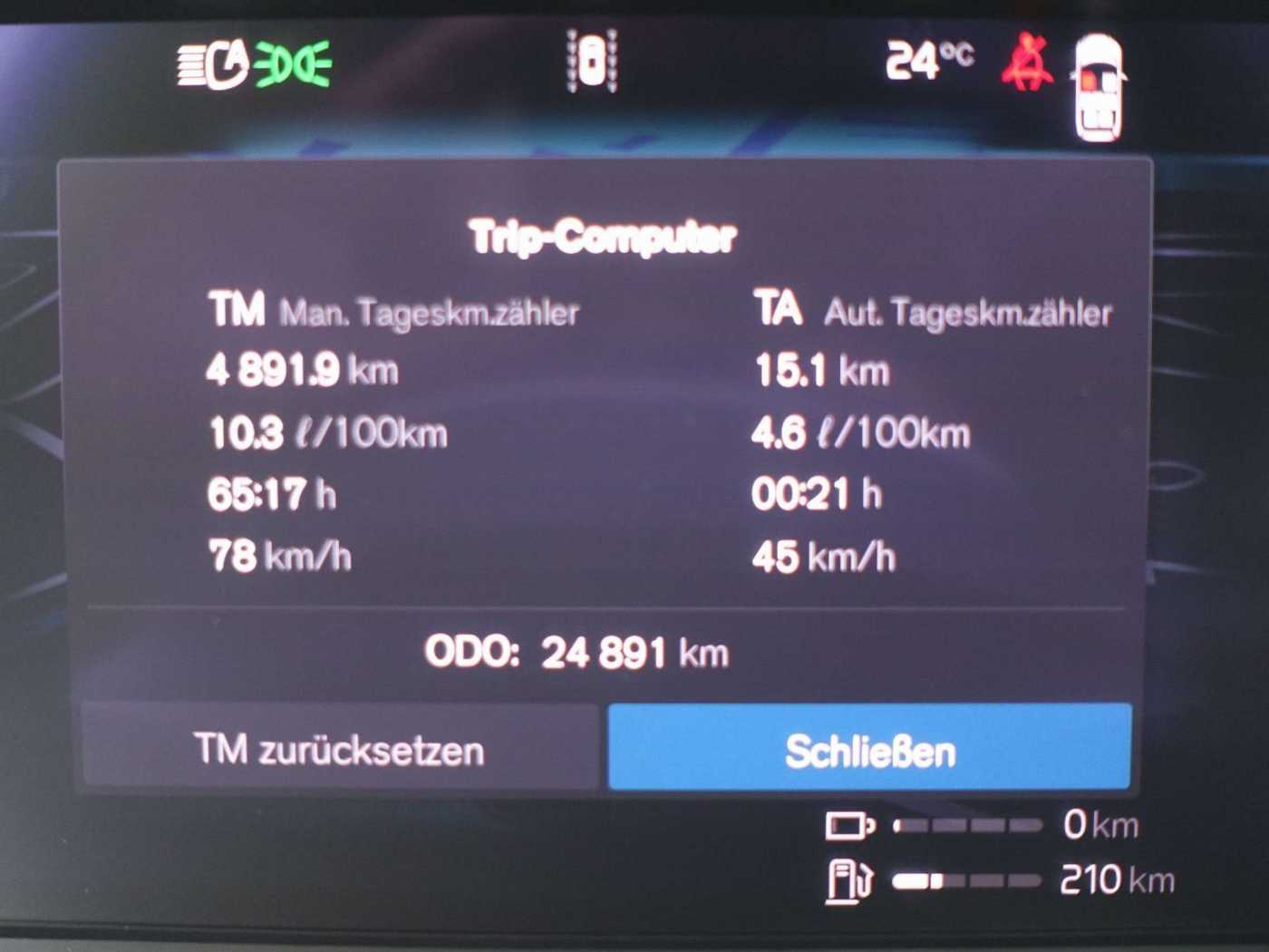 Volvo  Ultra Bright T8 AWD Plug-in Hybrid Pano, B&W