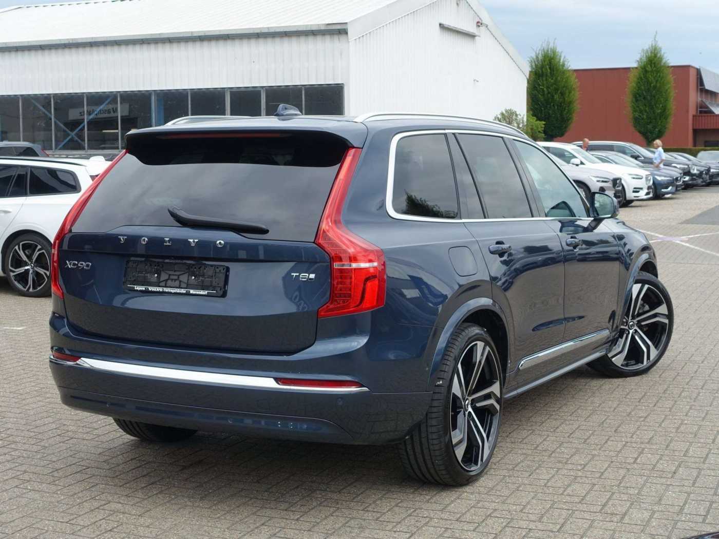 Volvo  Ultra Bright T8 AWD Plug-in Hybrid Pano, B&W