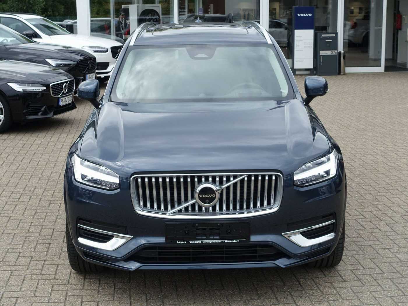 Volvo  Ultra Bright T8 AWD Plug-in Hybrid Pano, B&W