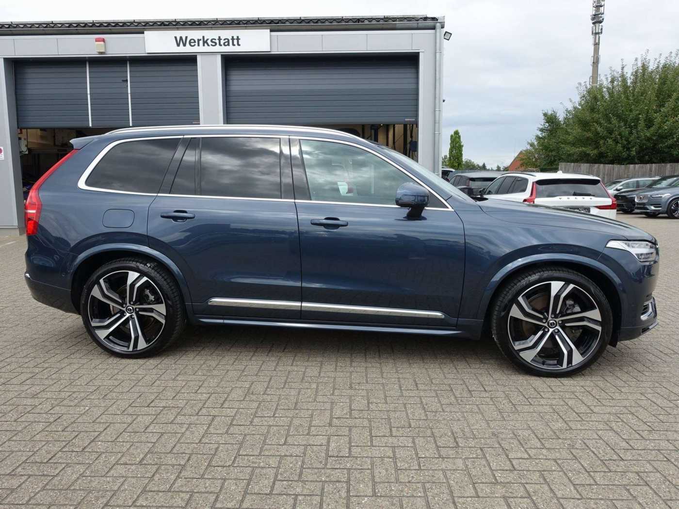 Volvo  Ultra Bright T8 AWD Plug-in Hybrid Pano, B&W