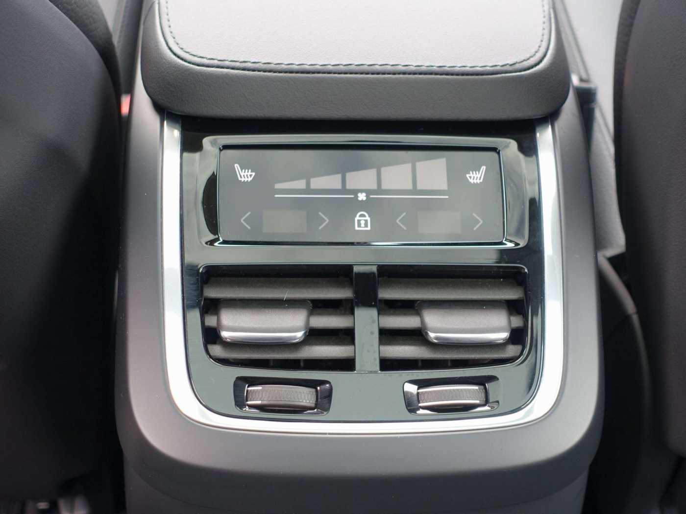 Volvo  Ultra T8 AWD Plug-in Hybrid Pano/HeadUp/H&K