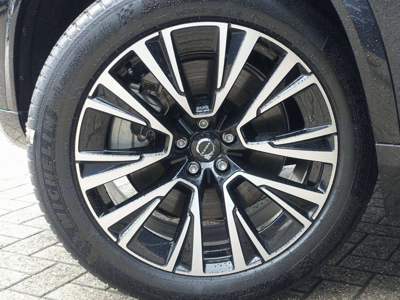 Volvo  Ultra T8 AWD Plug-in Hybrid Pano/HeadUp/H&K