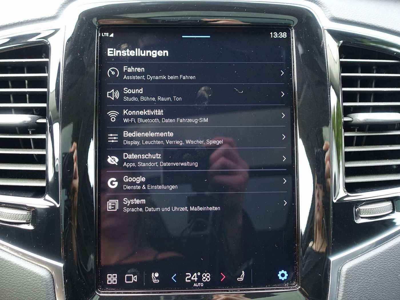Volvo  Ultra Dark T8 AWD Plug-in Hybrid Pano/B&W