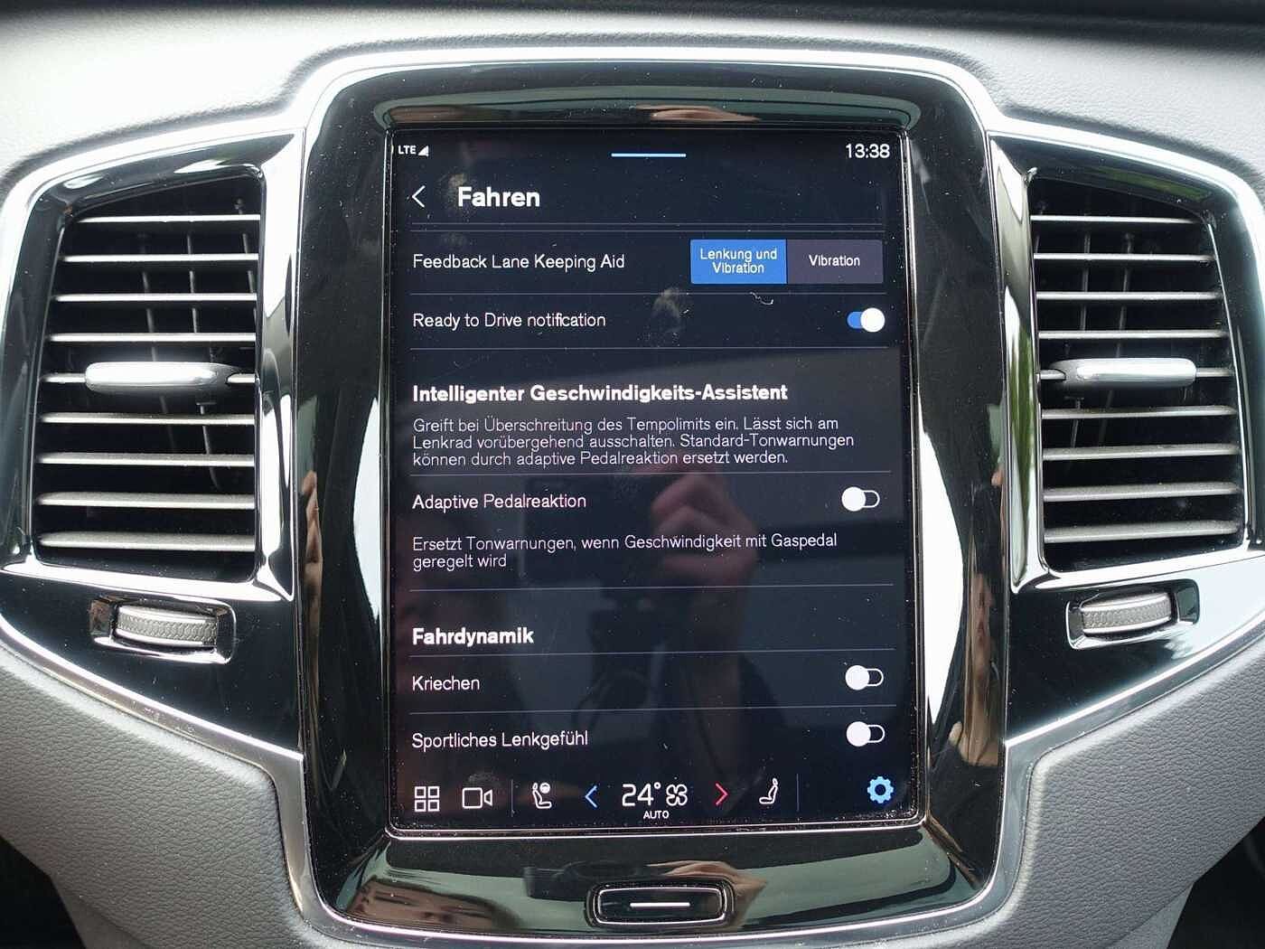 Volvo  Ultra Dark T8 AWD Plug-in Hybrid Pano/B&W
