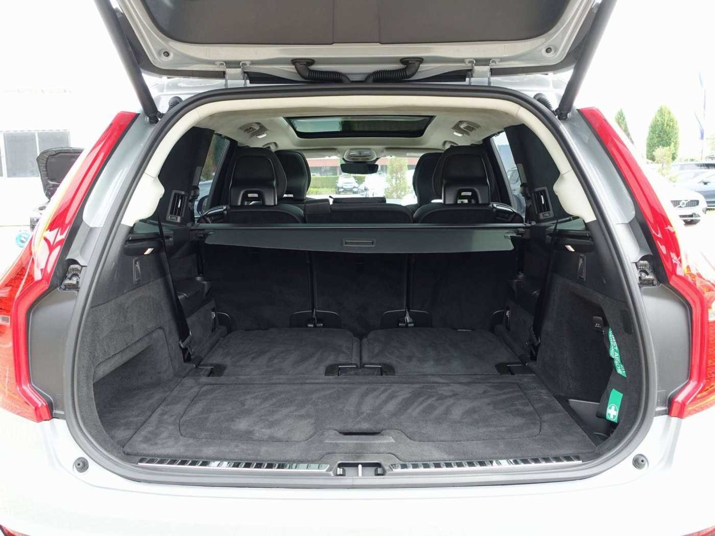 Volvo  Ultra Dark T8 AWD Plug-in Hybrid Pano/B&W