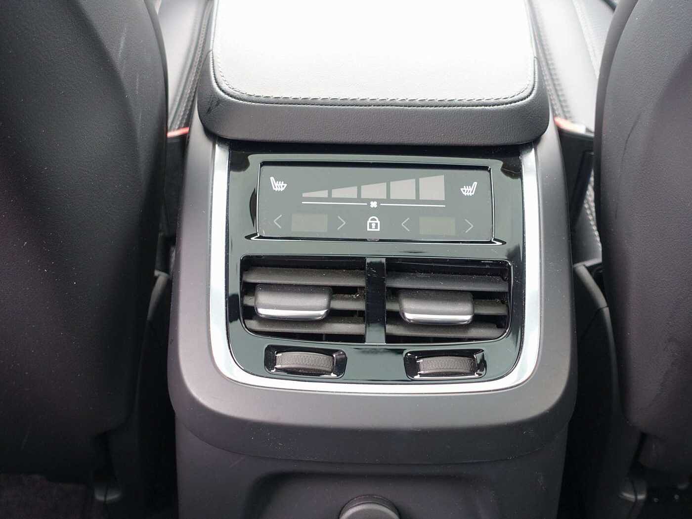 Volvo  Ultra T8 AWD Plug-inHybrid Pano/22'/Massage