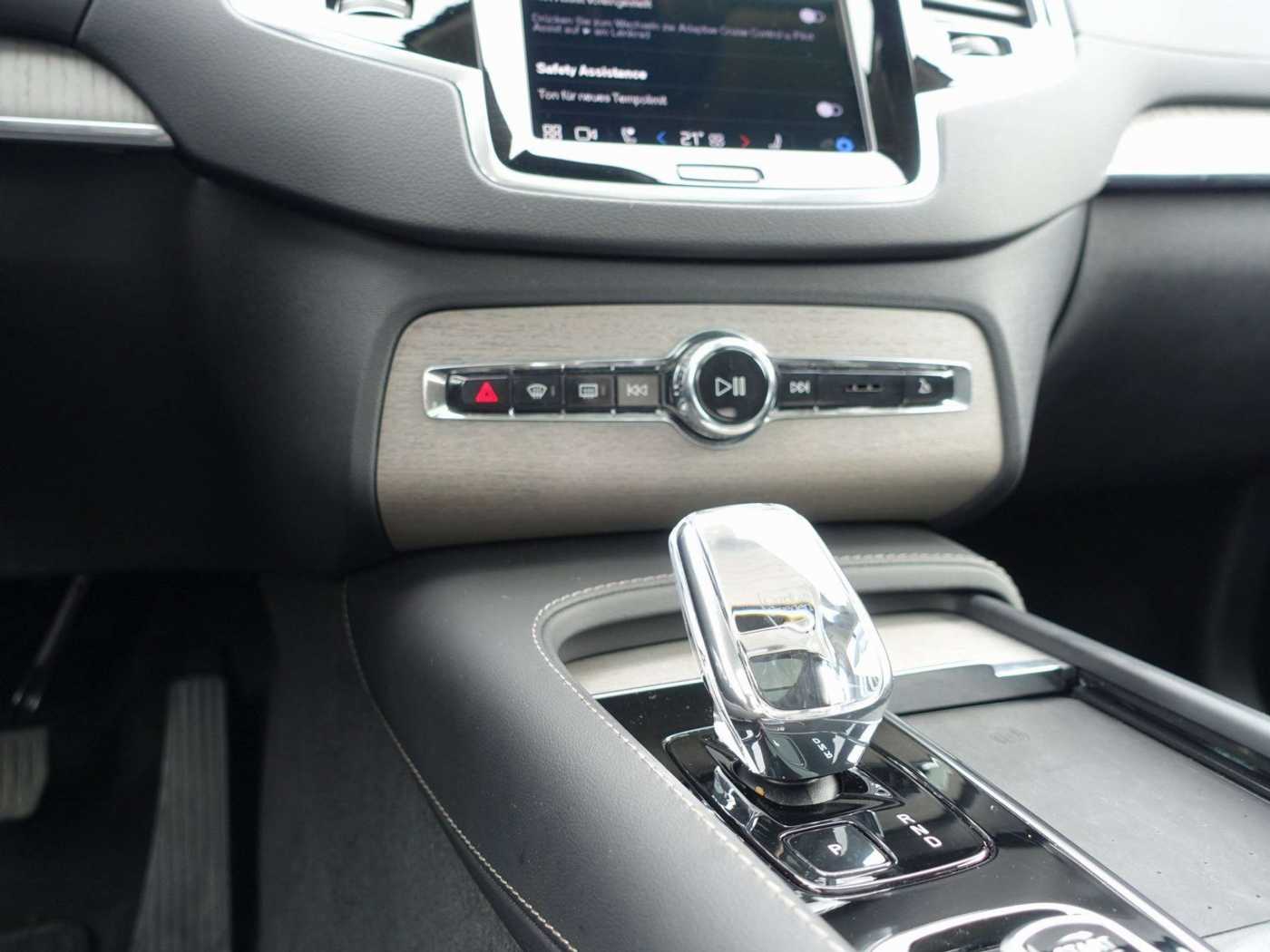 Volvo  Ultra T8 AWD Plug-inHybrid Pano/22'/Massage