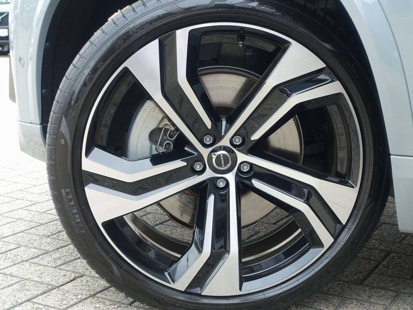 Volvo  Ultra T8 AWD Plug-inHybrid Pano/22'/Massage