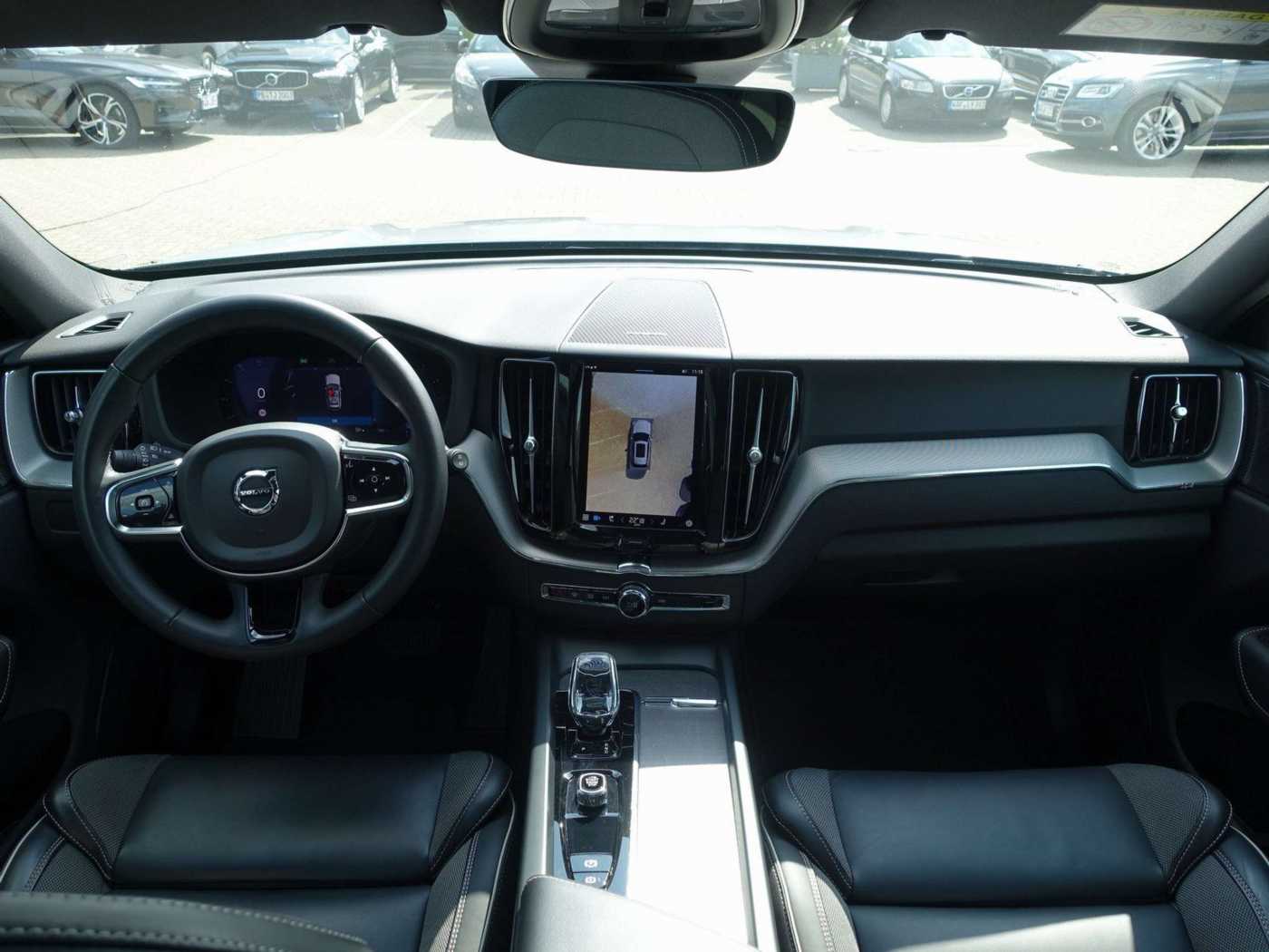 Volvo  B4 AWD Plus Dark/AHK/360°Cam/Pano. /Lenkrhz.