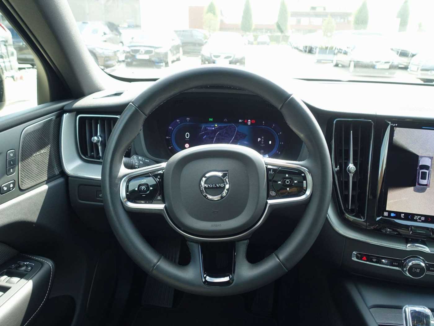 Volvo  B4 AWD Plus Dark/AHK/360°Cam/Pano. /Lenkrhz.