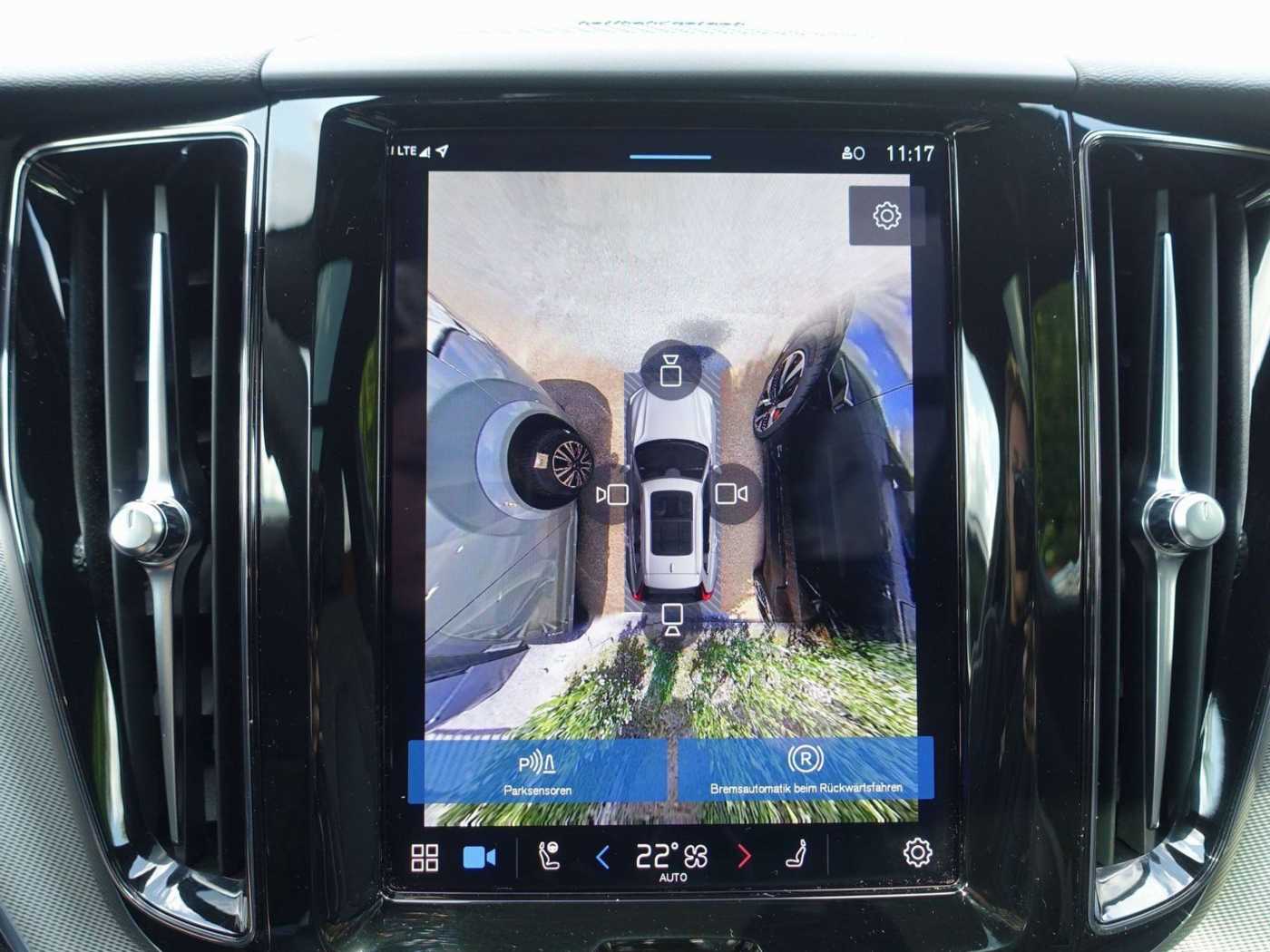Volvo  B4 AWD Plus Dark/AHK/360°Cam/Pano. /Lenkrhz.