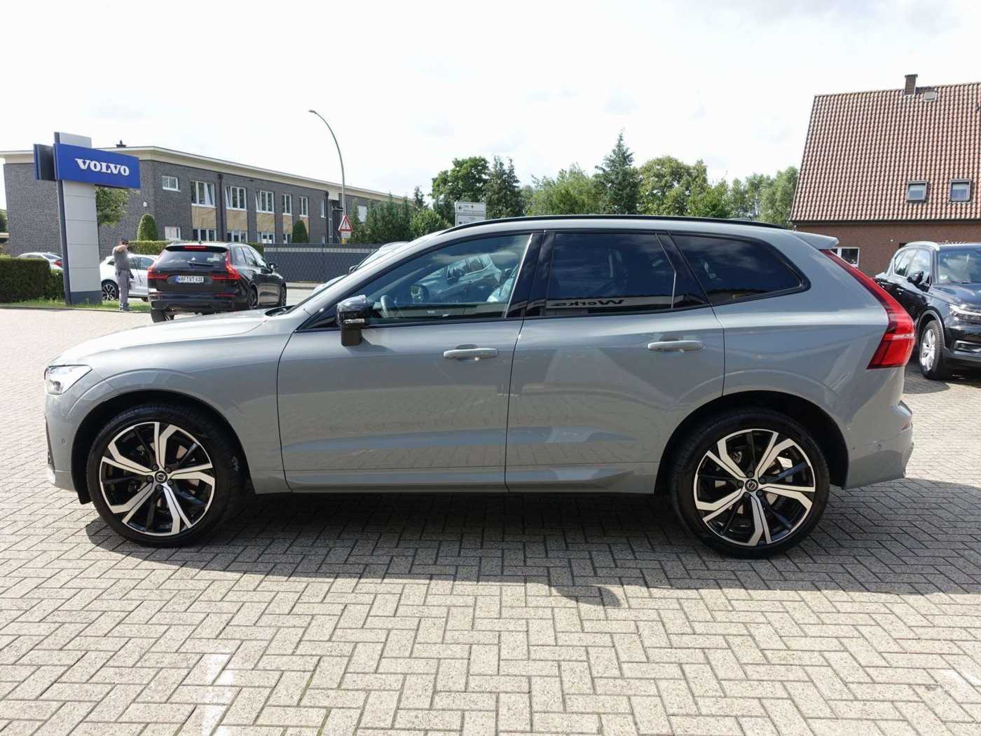 Volvo  B4 AWD Plus Dark/AHK/360°Cam/Pano. /Lenkrhz.