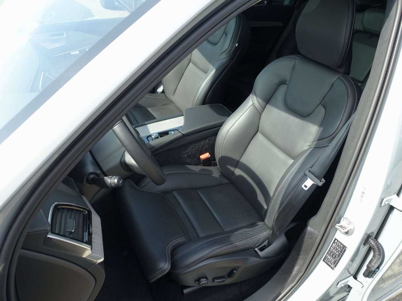 Volvo  Recharge Ultimate T8 AWD/360°Cam/Pano/BLIS