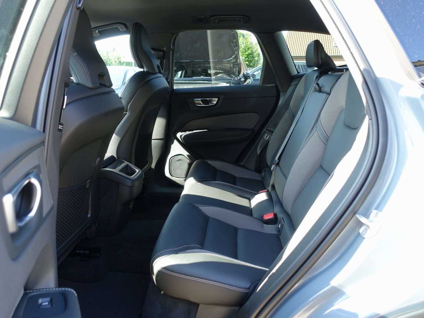 Volvo  B4 Diesel Plus Dark/AHK/Frontschhz. /Lenkrhz