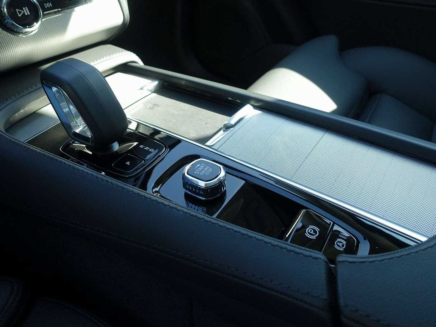 Volvo  Plus Dark T8 AWD Plug-in Hybrid/360°/HeadUP