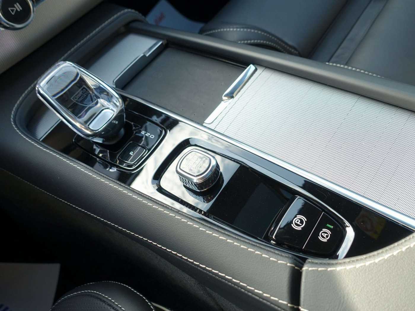 Volvo  Plus T8 AWD/HeadUP/360°/BLIS/B&W/FourC/Pano