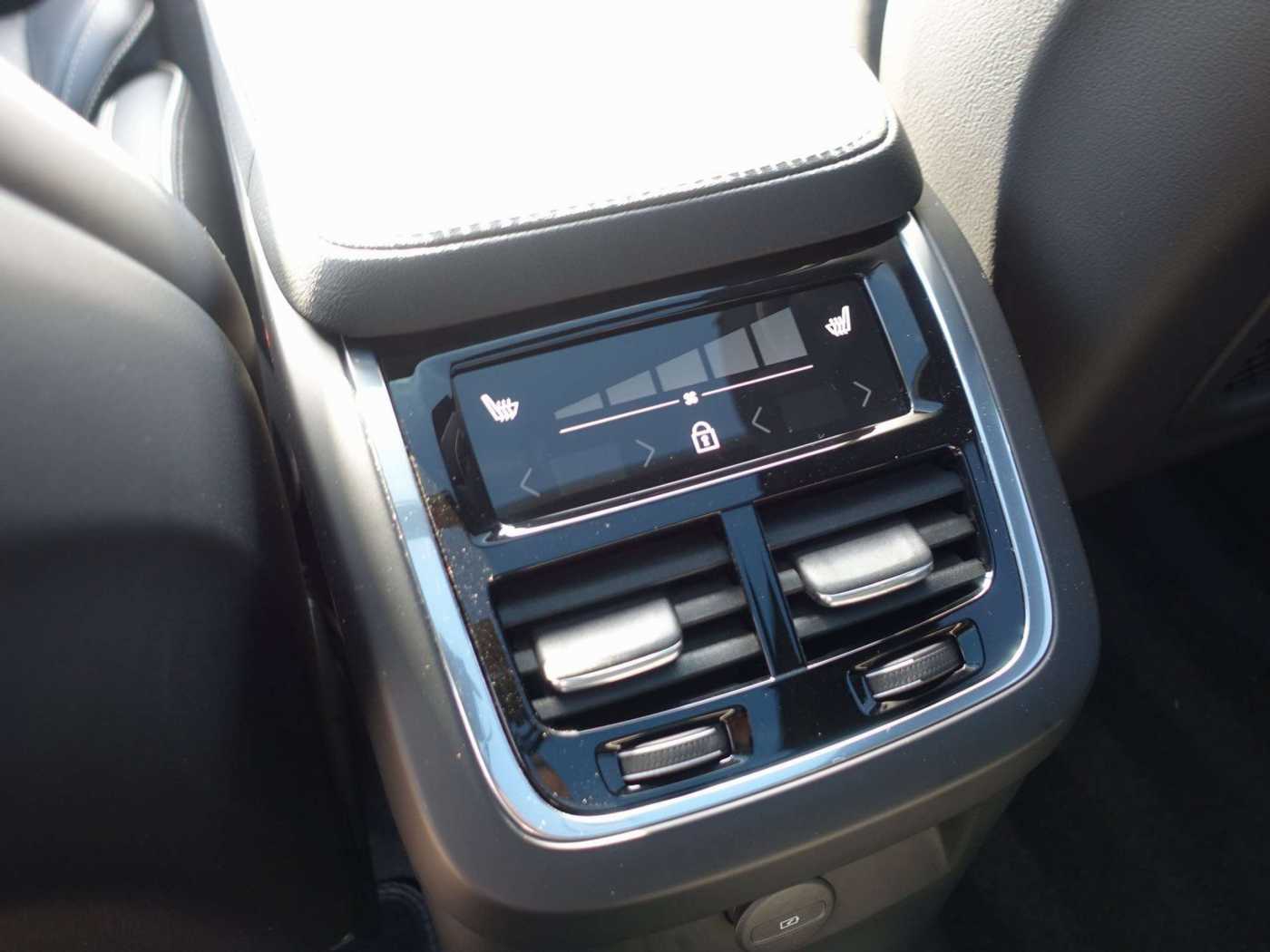 Volvo  Plus T8 AWD/HeadUP/360°/BLIS/B&W/FourC/Pano