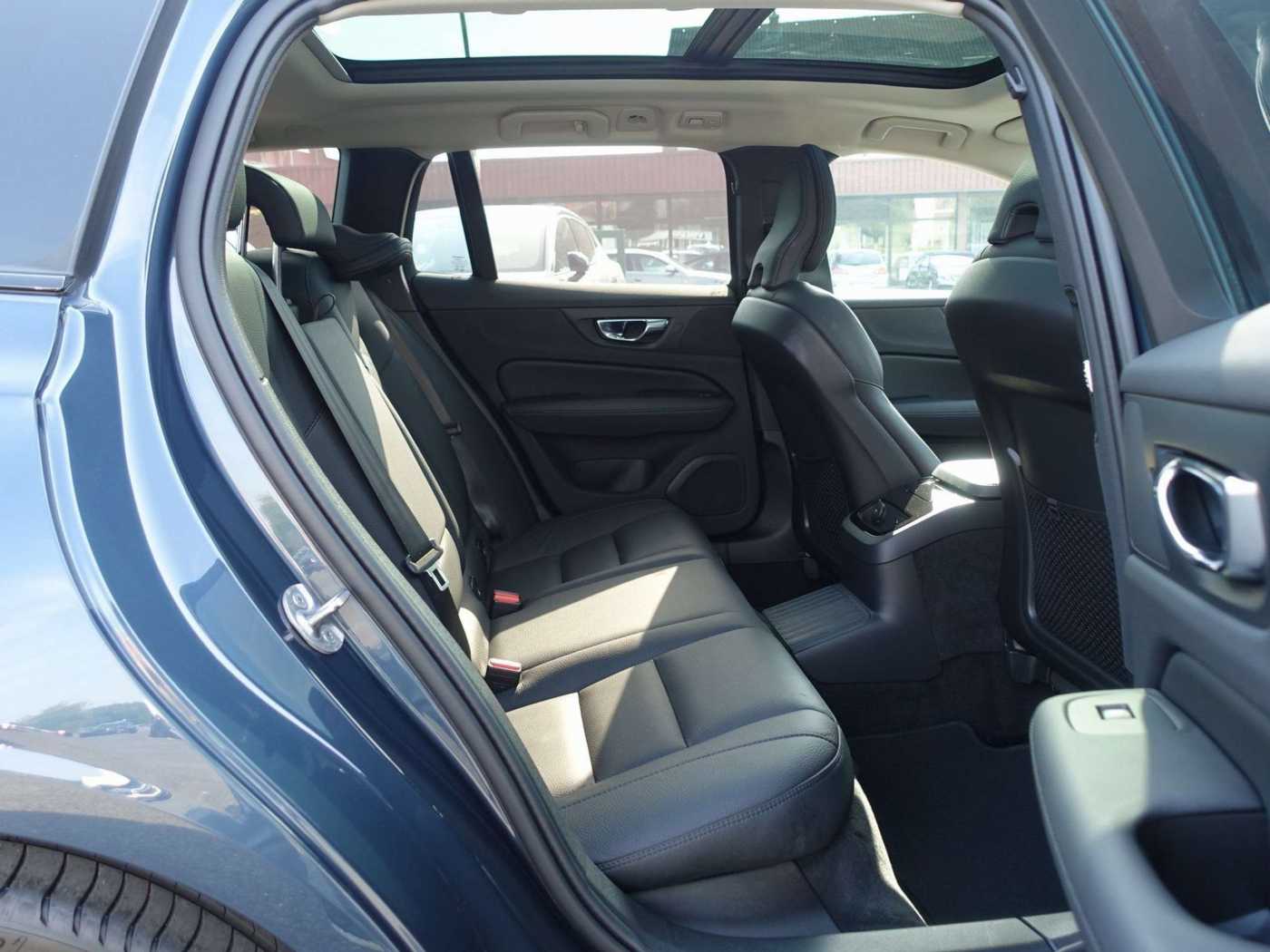Volvo  Ultra T6 AWD/360°/Head-Up/Pano/360°/H&K/BLIS