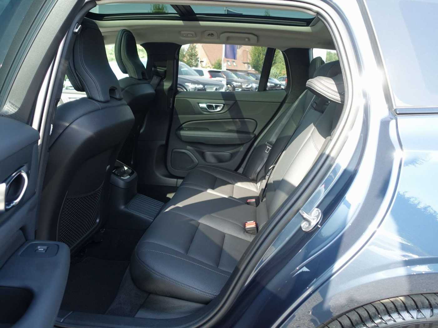 Volvo  Ultra T6 AWD/360°/Head-Up/Pano/360°/H&K/BLIS