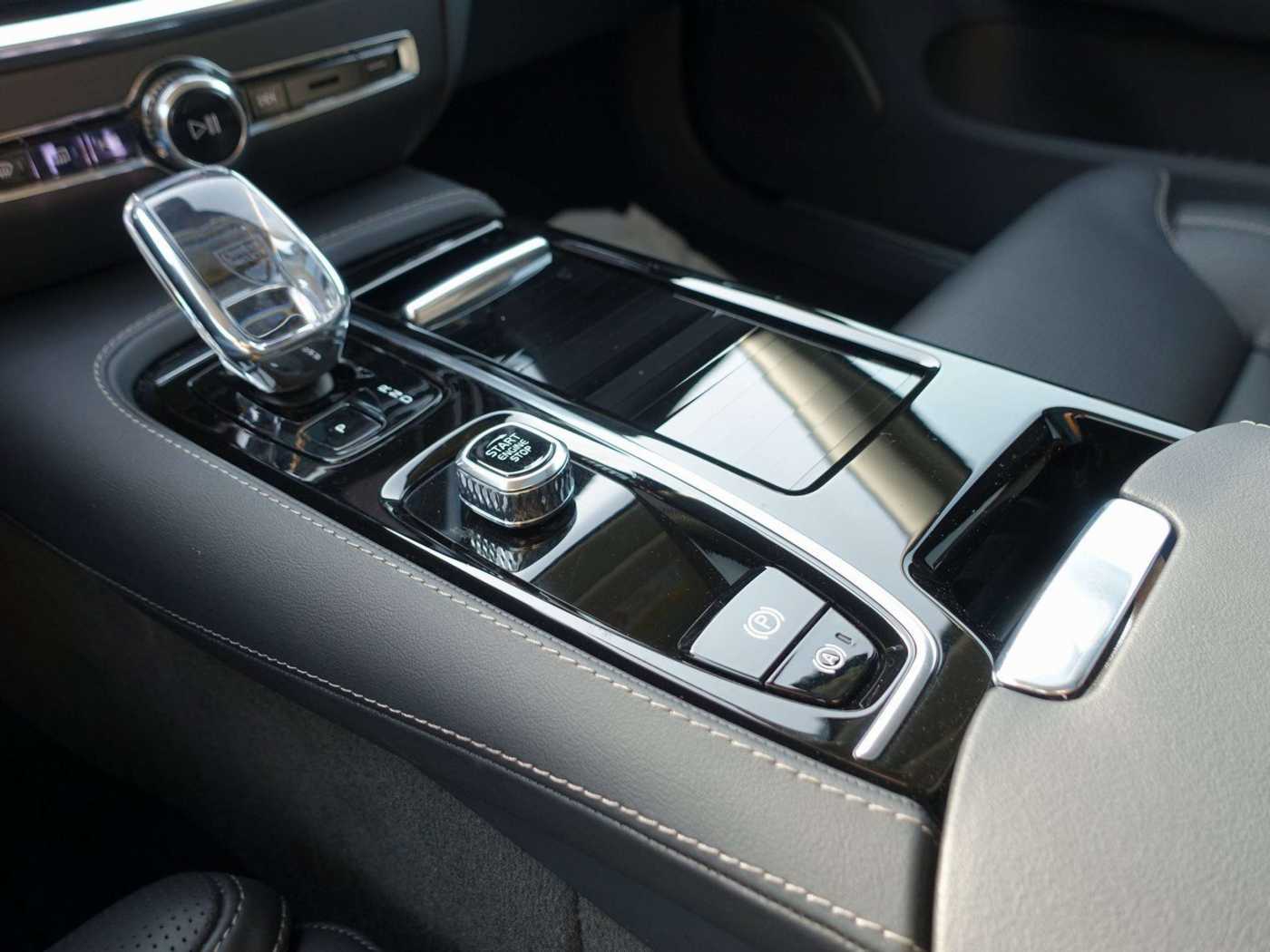 Volvo  Plus T6 AWD/AHK/Pano/360°/H&K/Sitzkühlung