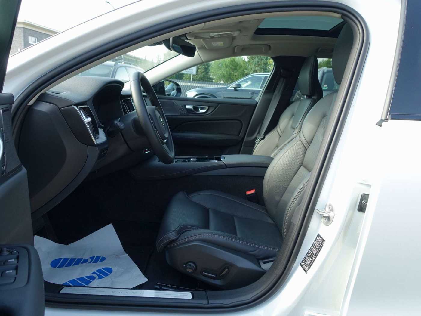 Volvo  Plus T6 AWD/AHK/Pano/360°/H&K/Sitzkühlung