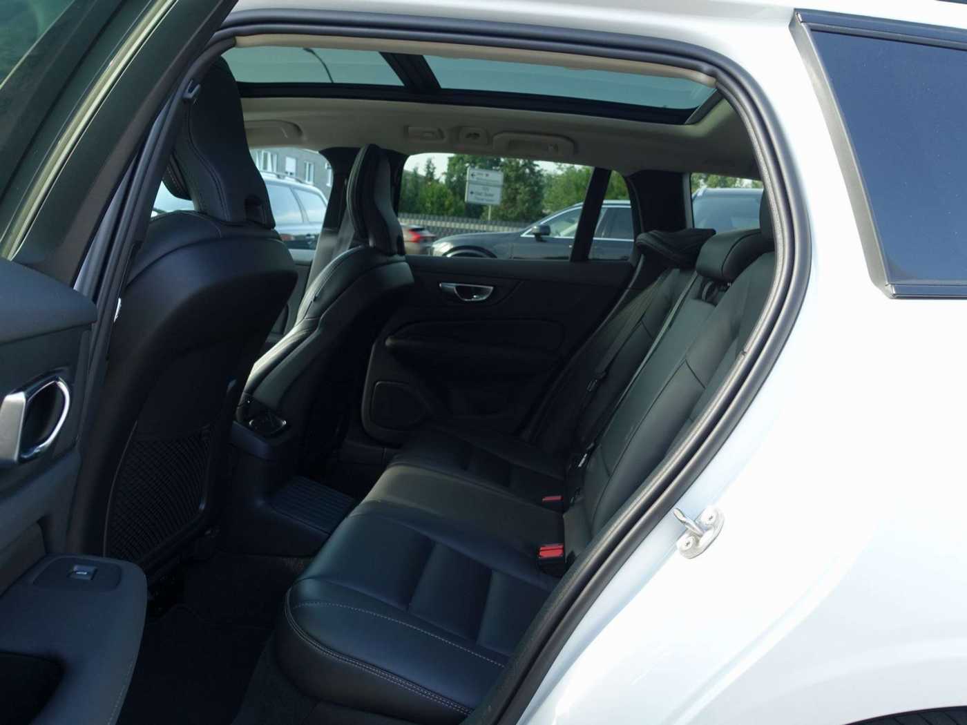 Volvo  Plus T6 AWD/AHK/Pano/360°/H&K/Sitzkühlung