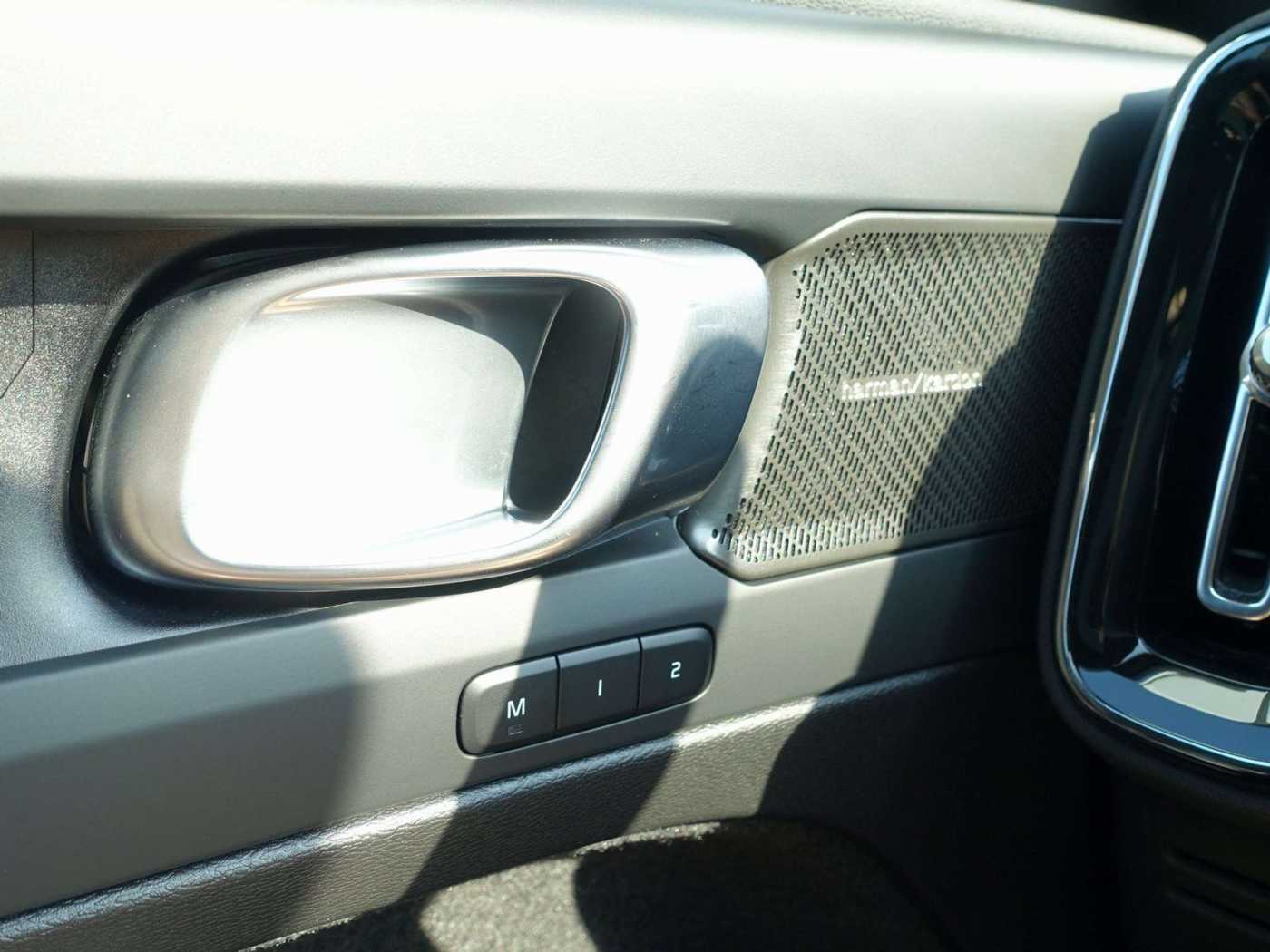 Volvo  Black Edition Ultra Twin Motor Performance