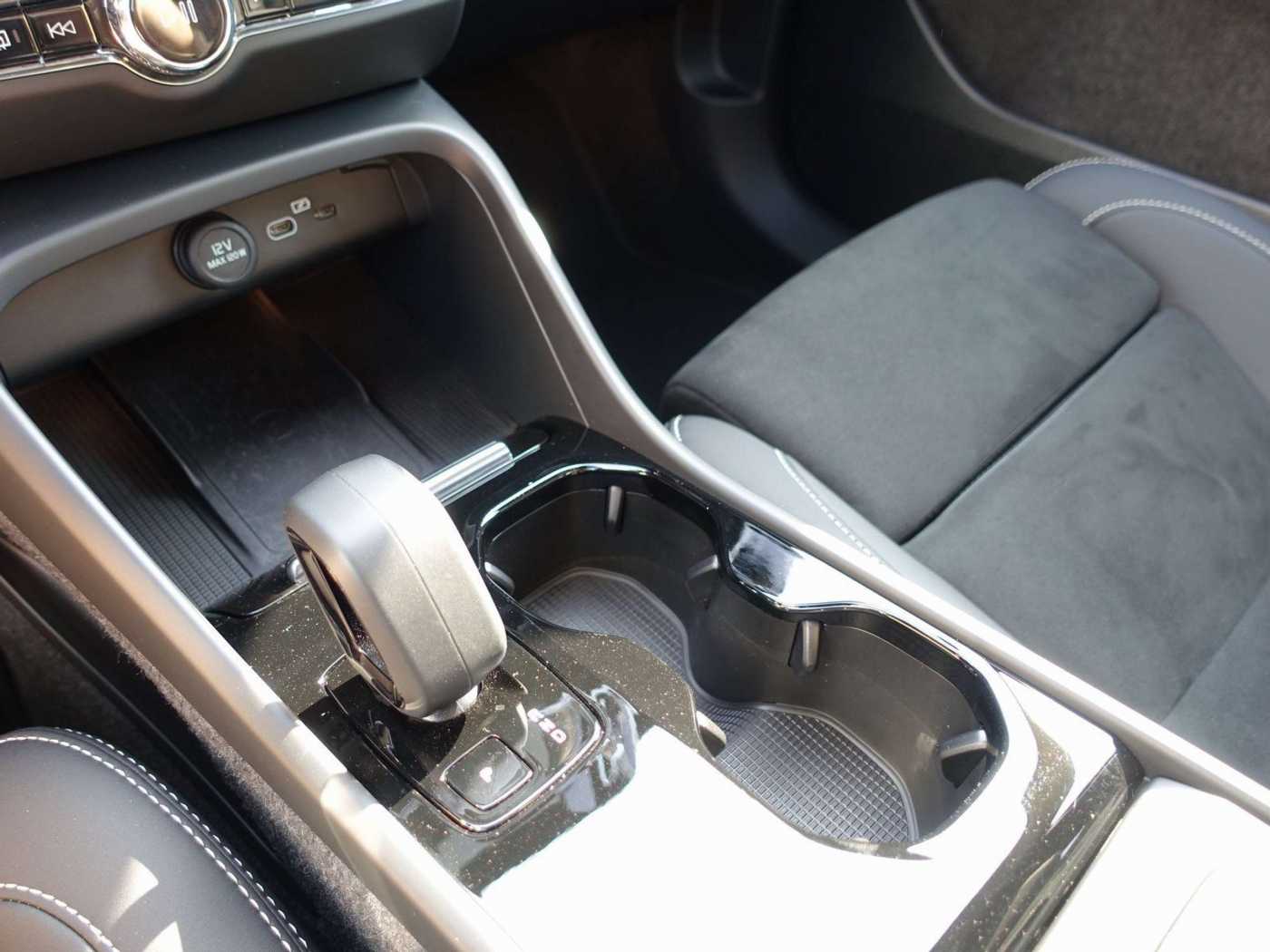 Volvo  Black Edition Ultra Twin Motor Performance