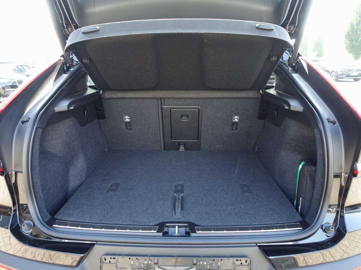 Volvo  Black Edition Ultra Twin Motor Performance