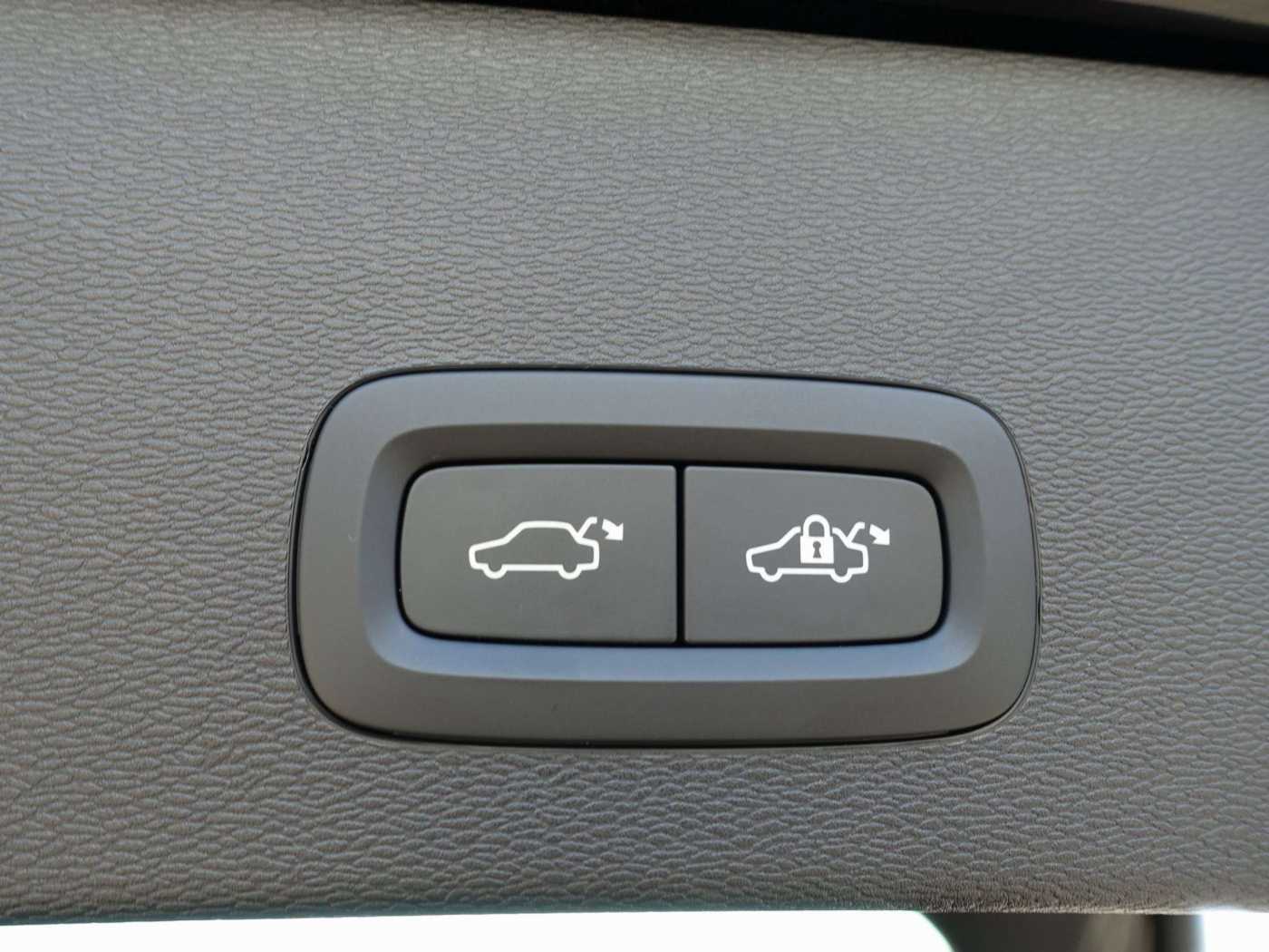 Volvo  Black Edition Ultra Twin Motor Performance