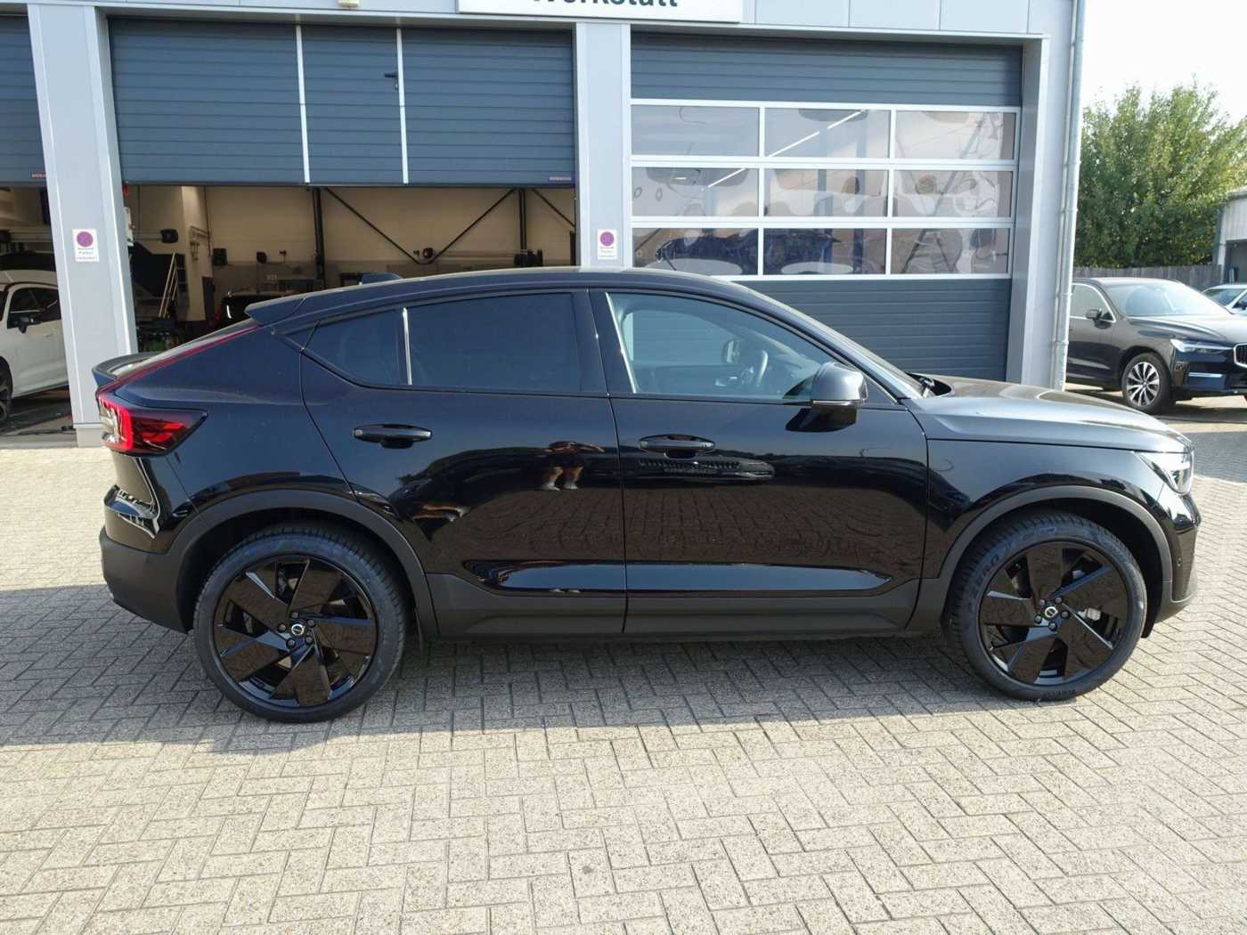 Volvo  Black Edition Ultra Twin Motor Performance