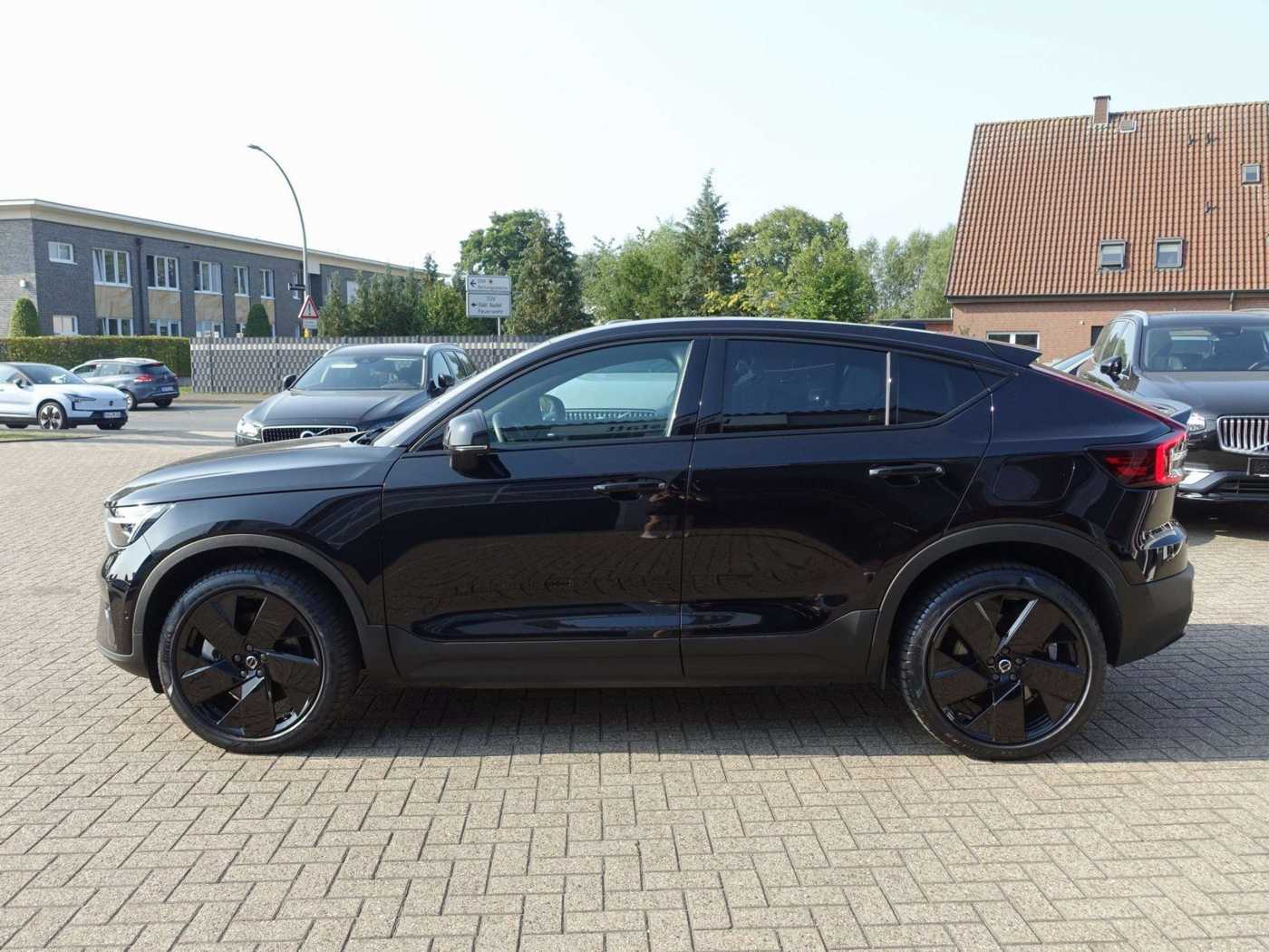 Volvo  Black Edition Ultra Twin Motor Performance
