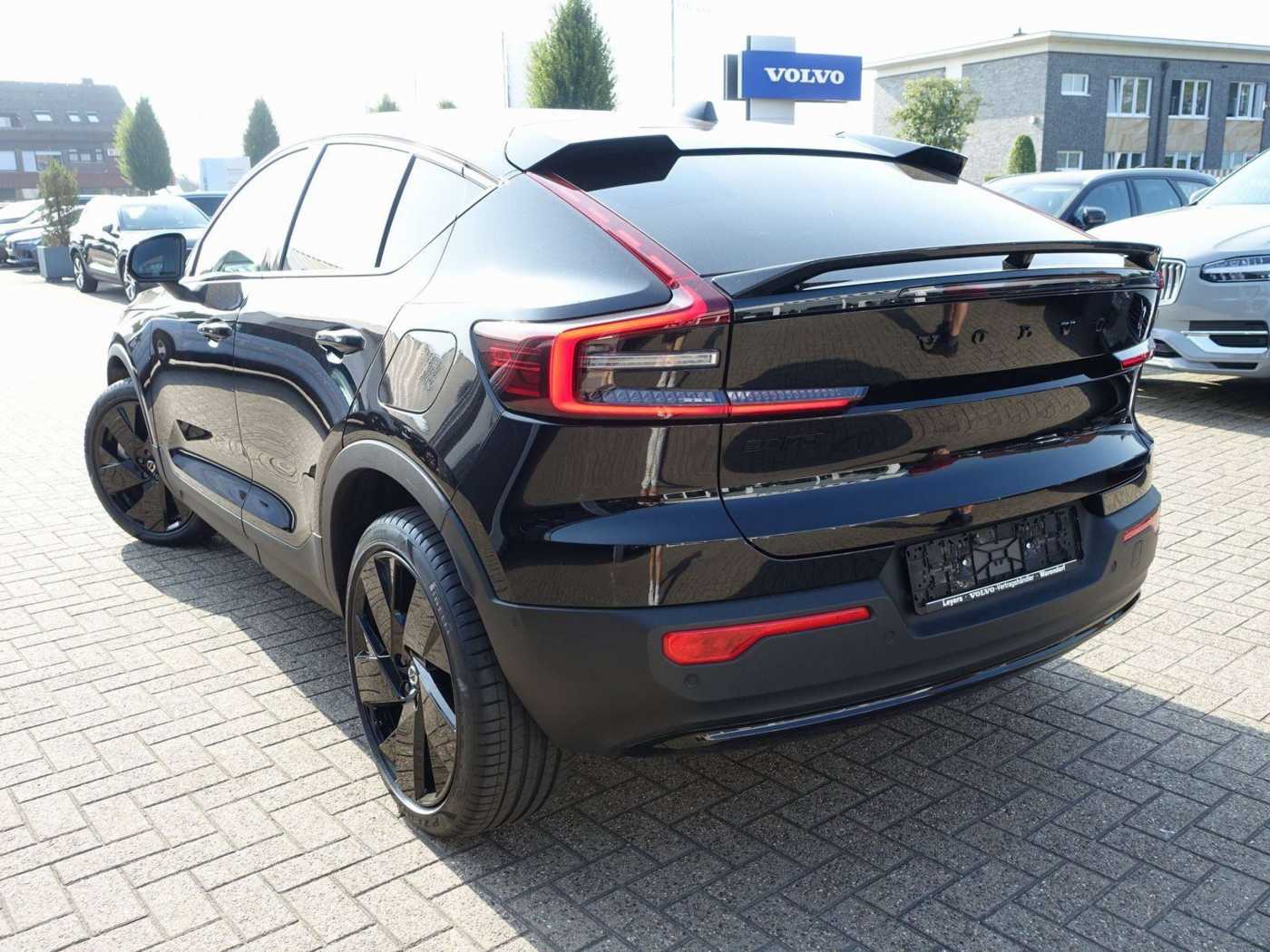Volvo  Black Edition Ultra Twin Motor Performance