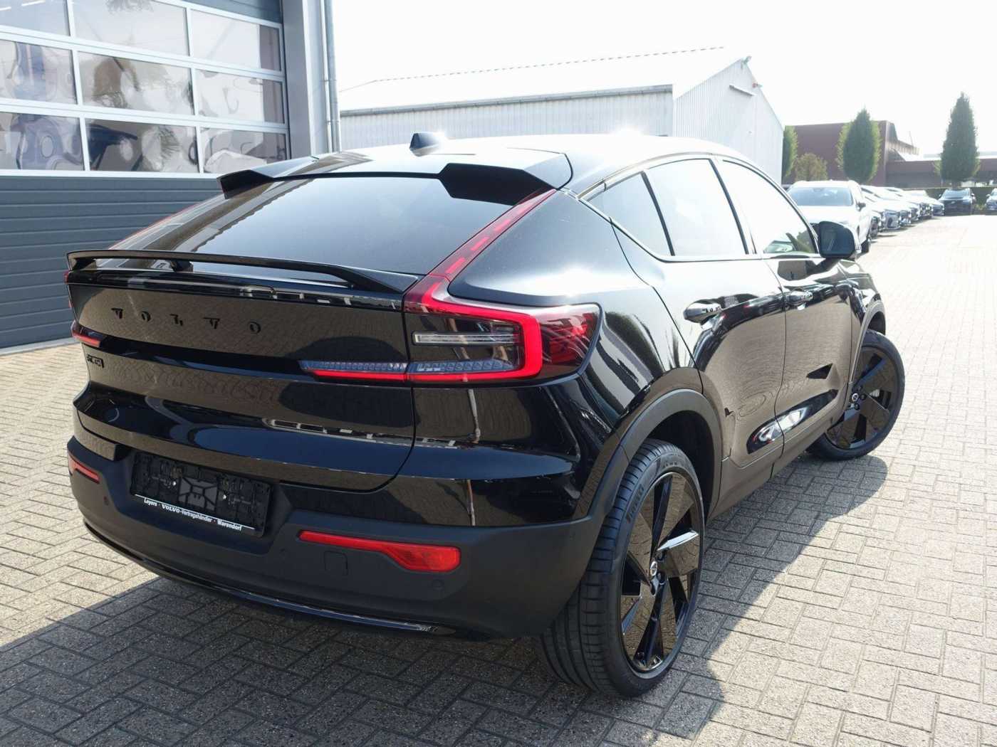 Volvo  Black Edition Ultra Twin Motor Performance