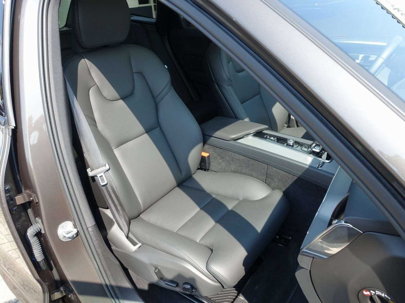 Volvo  Plus T6  Dark AWD/360°/Pano/H&K/BLIS/Memory