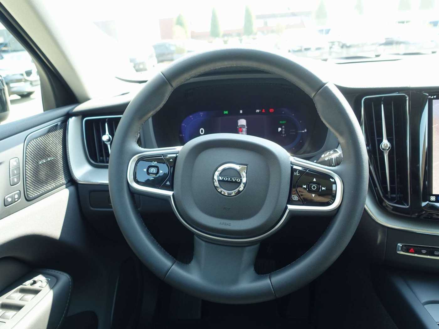 Volvo  Plus T6  Dark AWD/360°/Pano/H&K/BLIS/Memory