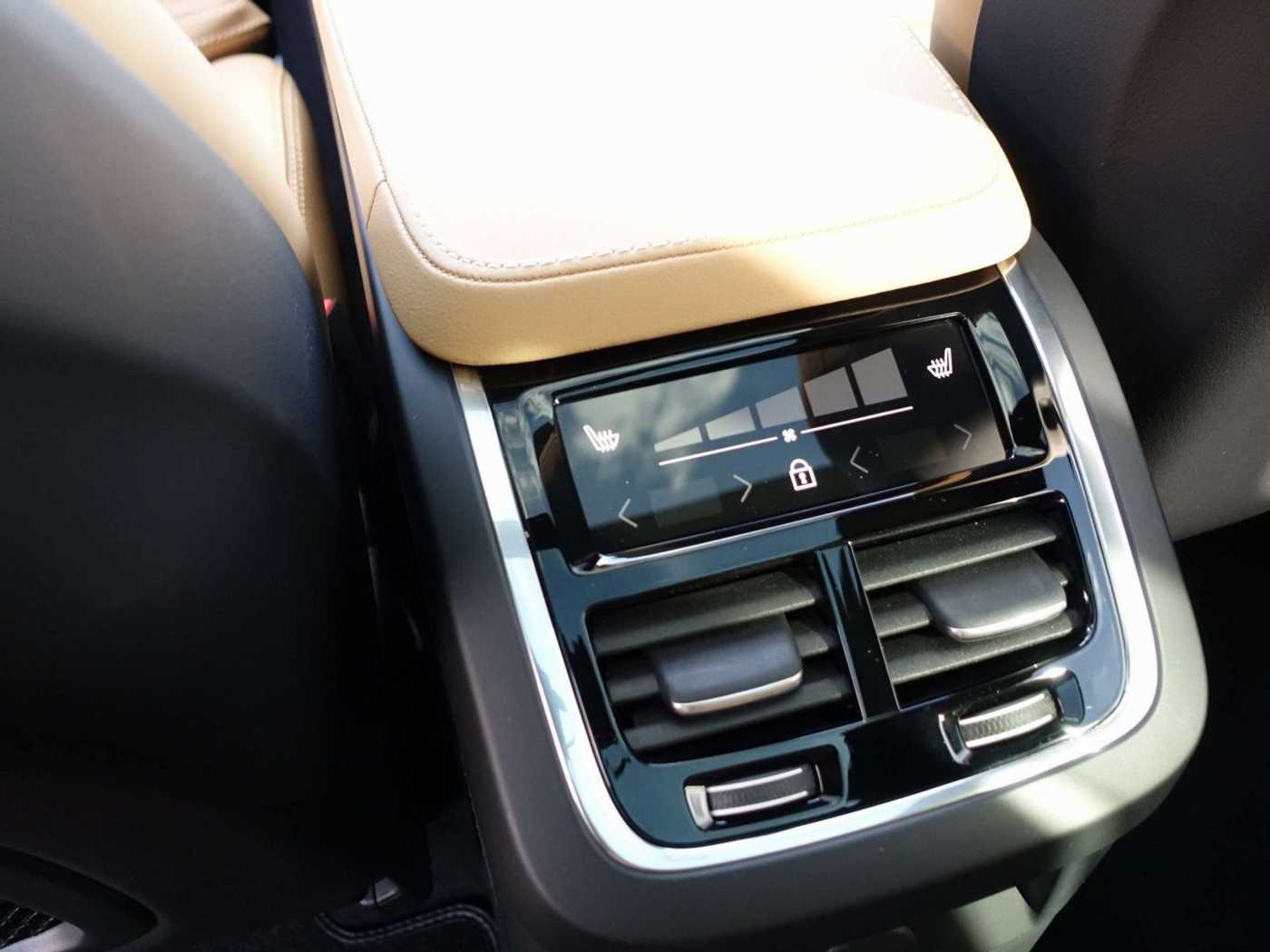 Volvo  Ultra, T8 AWD/Massage/360°/Pano/FourC/AHK