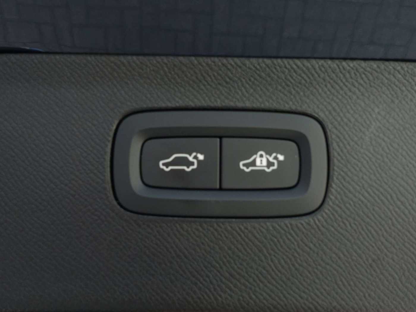 Volvo  Ultra, T8 AWD/Massage/360°/Pano/FourC/AHK