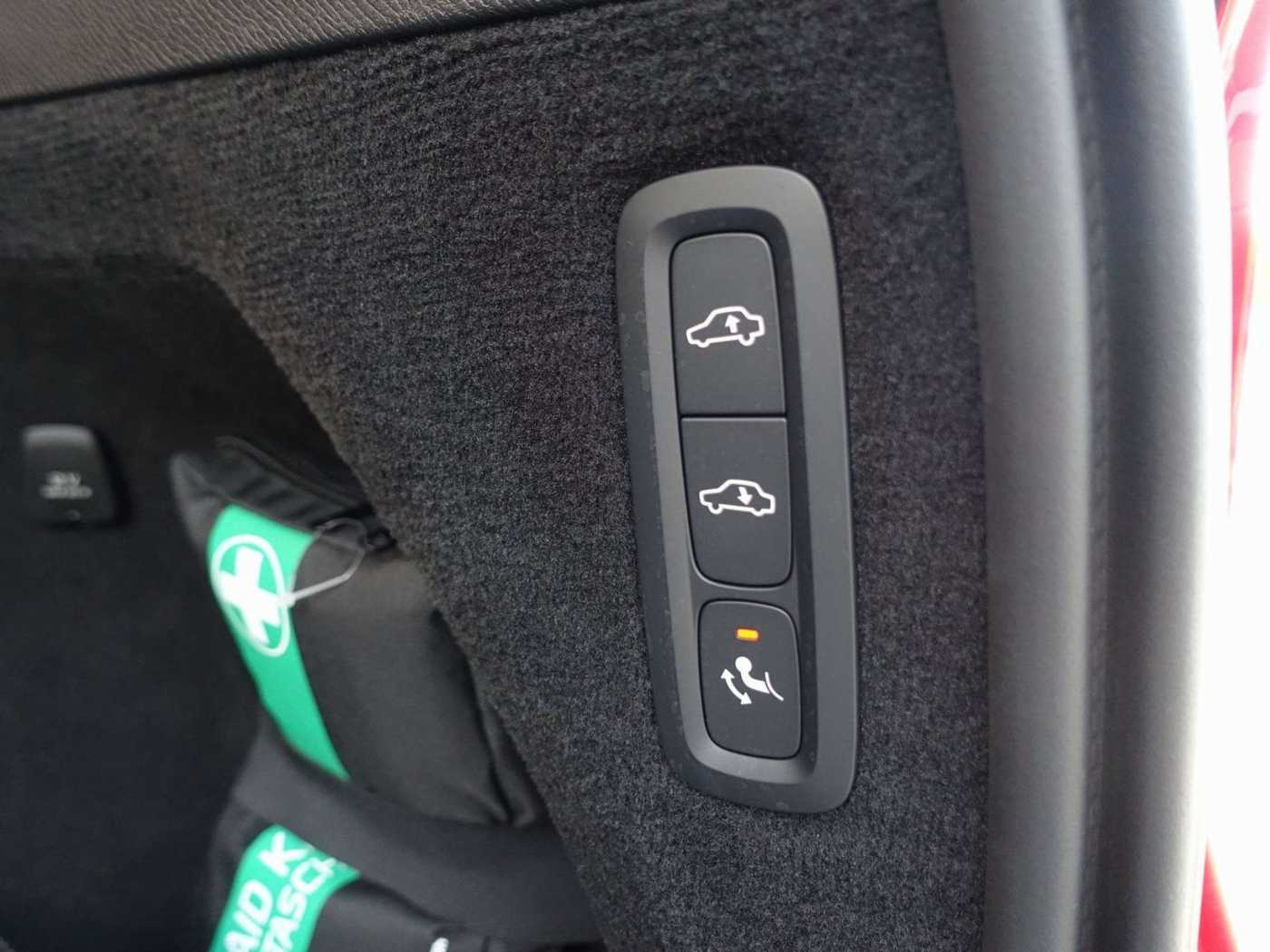 Volvo  Ultra, T8 AWD/Massage/360°/Pano/FourC/AHK
