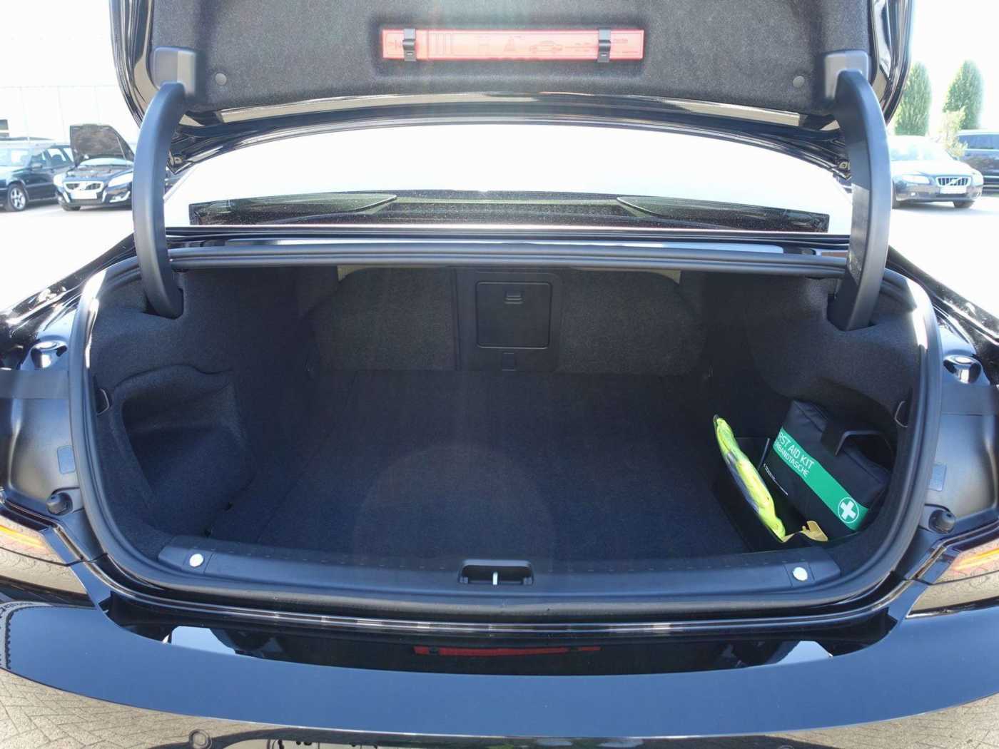 Volvo  Recharge Ultimate T8 AWD/360°/Head-Up/H&K