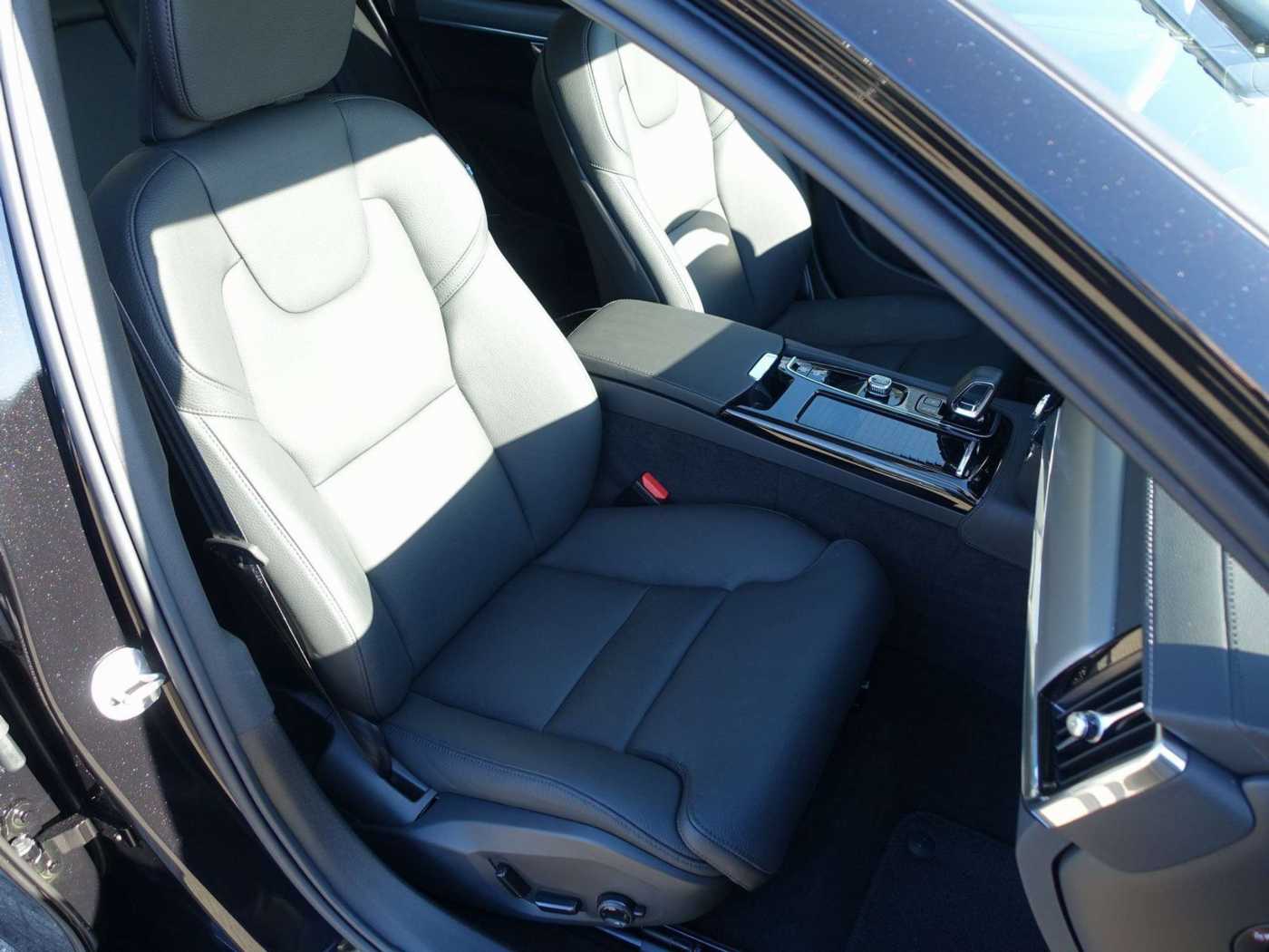 Volvo  Recharge Ultimate T8 AWD/360°/Head-Up/H&K