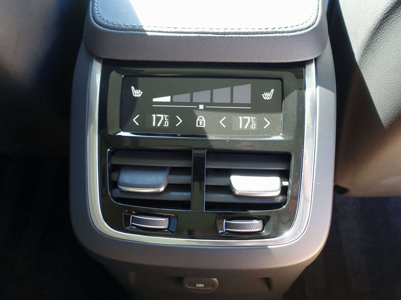 Volvo  Ultra Dark T8 AWD/360°/B&W/HeadUP/Pano