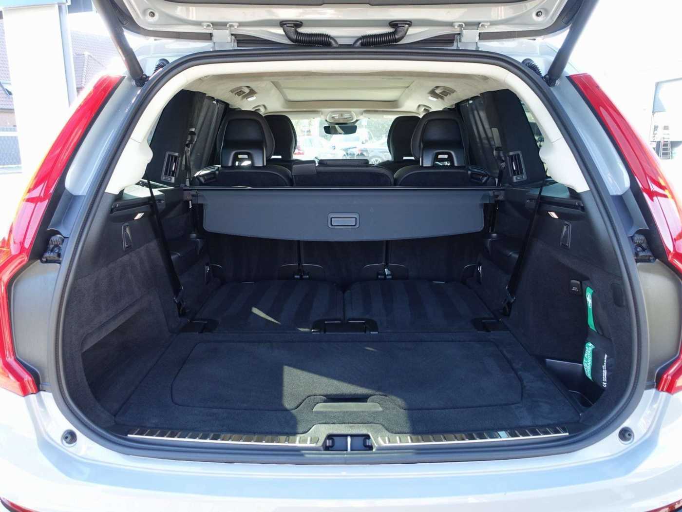 Volvo  Ultra Dark T8 AWD/360°/B&W/HeadUP/Pano