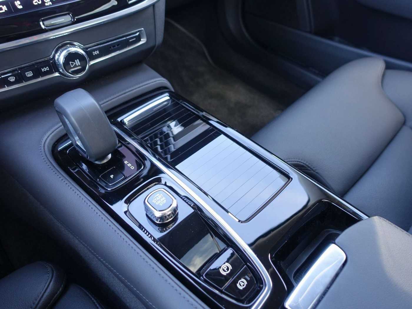 Volvo  Recharge Ultimate Dark T8 AWD/Pano/360°/H&K