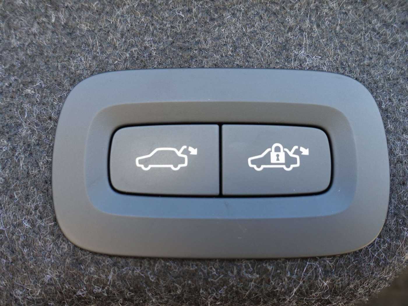 Volvo  Recharge Ultimate Dark T8 AWD/Pano/360°/H&K