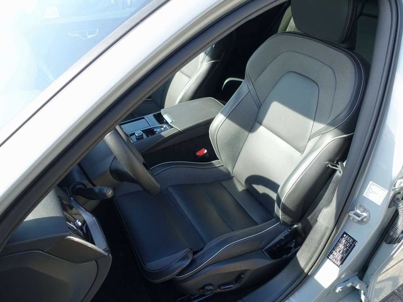 Volvo  Plus, T6 AWD Plug-in Hybrid/360°/Pano/H&K