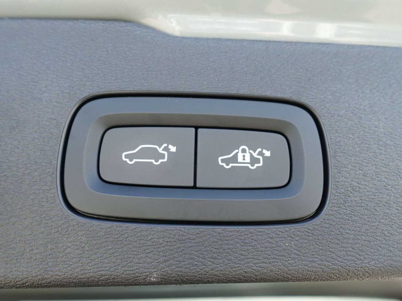 Volvo  Plus, T6 AWD Plug-in Hybrid/360°/Pano/H&K