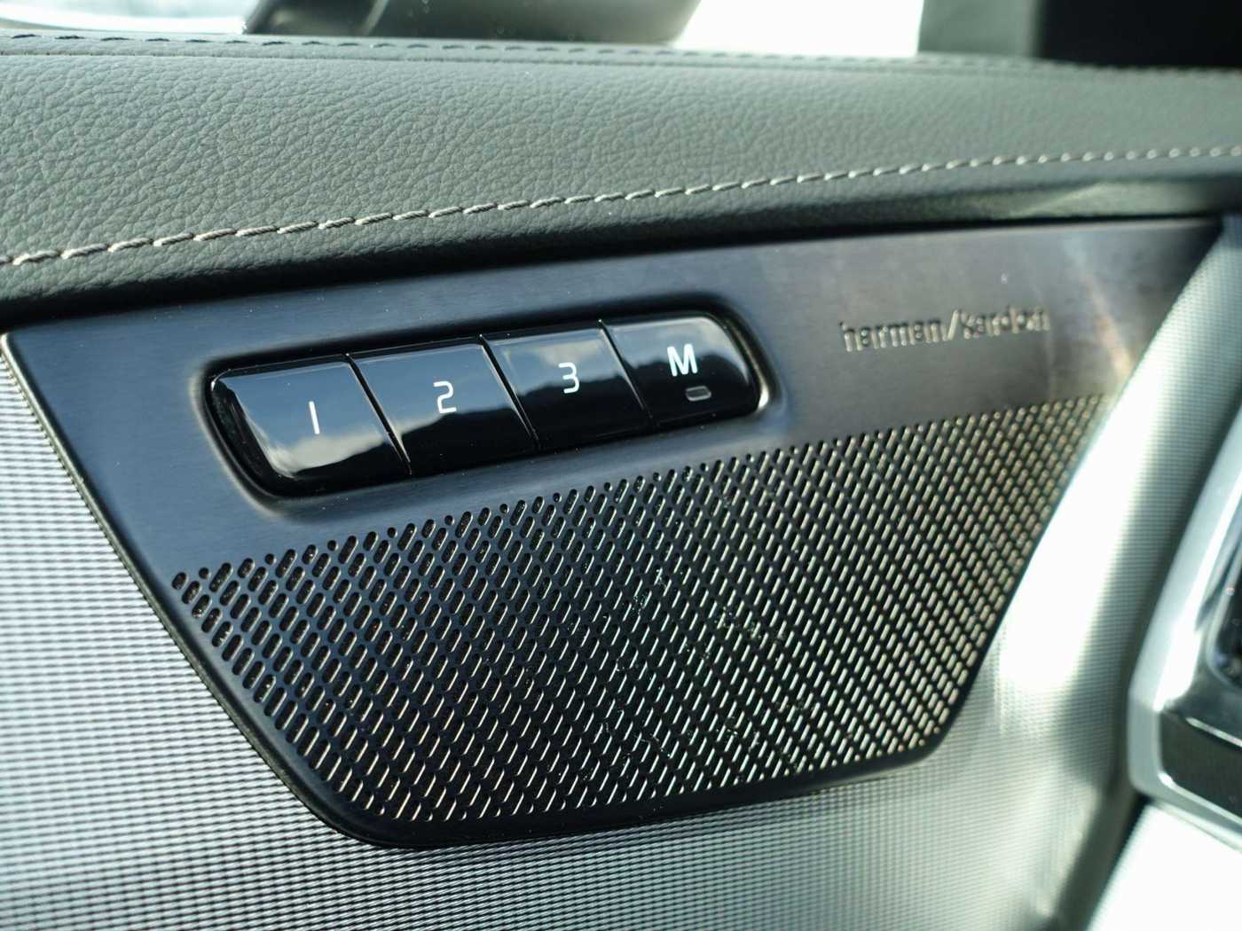 Volvo  Ultra T8 AWD Plug-in Hybrid/Pano/360°/H&K