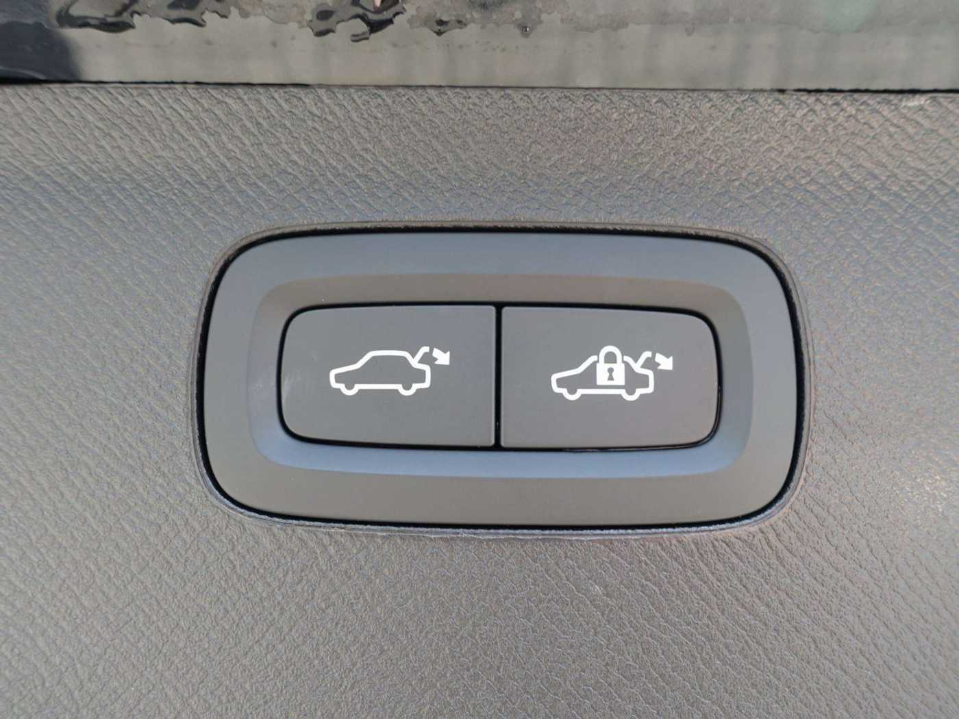 Volvo  Ultra T8 AWD Plug-in Hybrid/Pano/360°/H&K